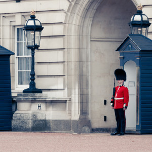 changing of the guard walking tour
